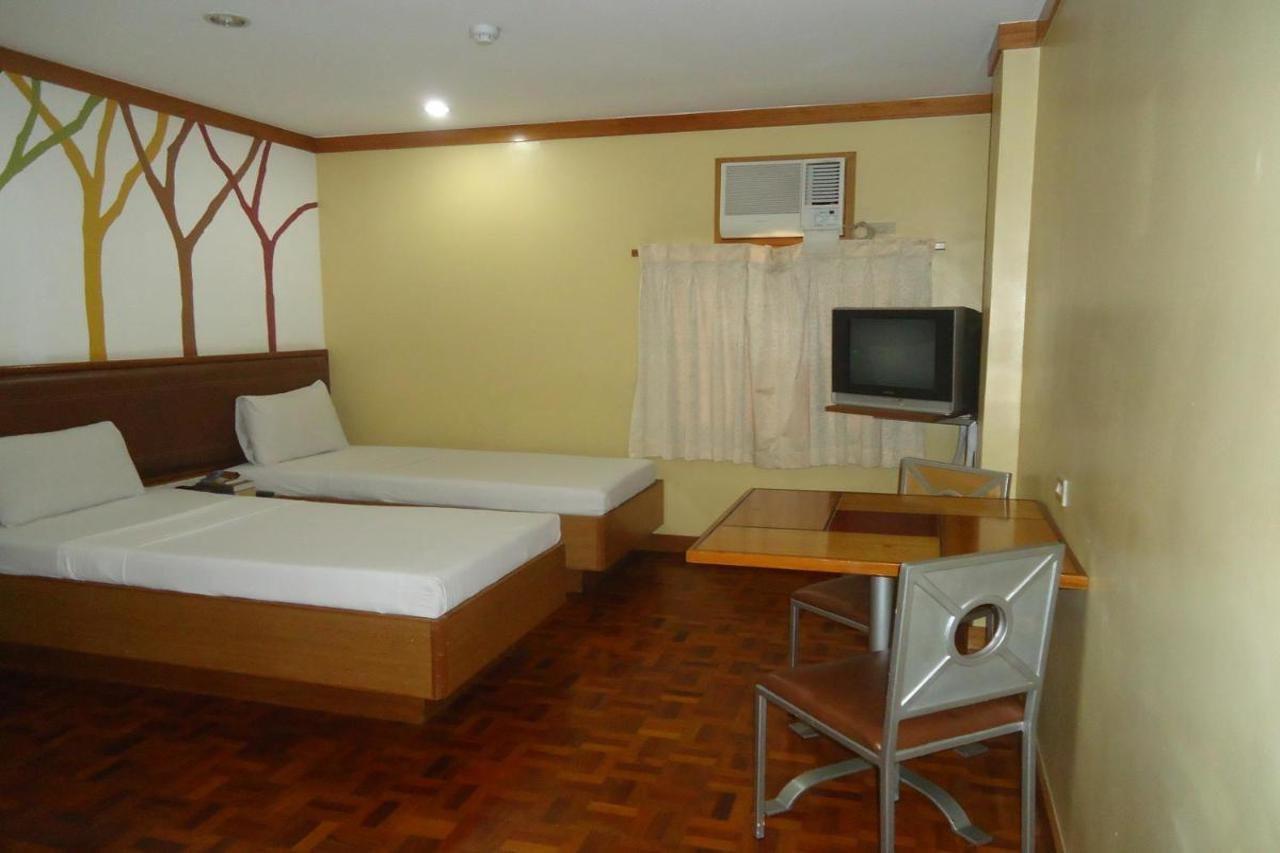 Park Bed And Breakfast Hotel Pasay Bagian luar foto