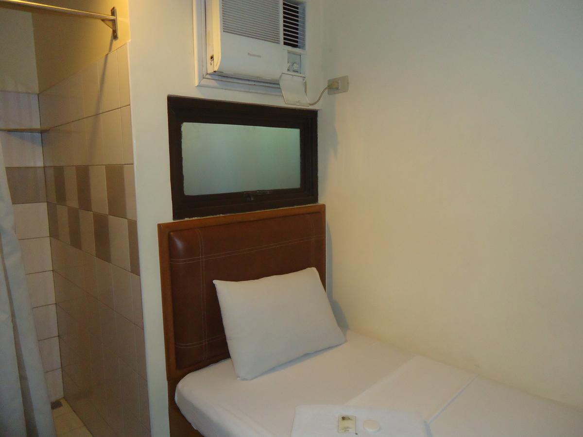 Park Bed And Breakfast Hotel Pasay Bagian luar foto