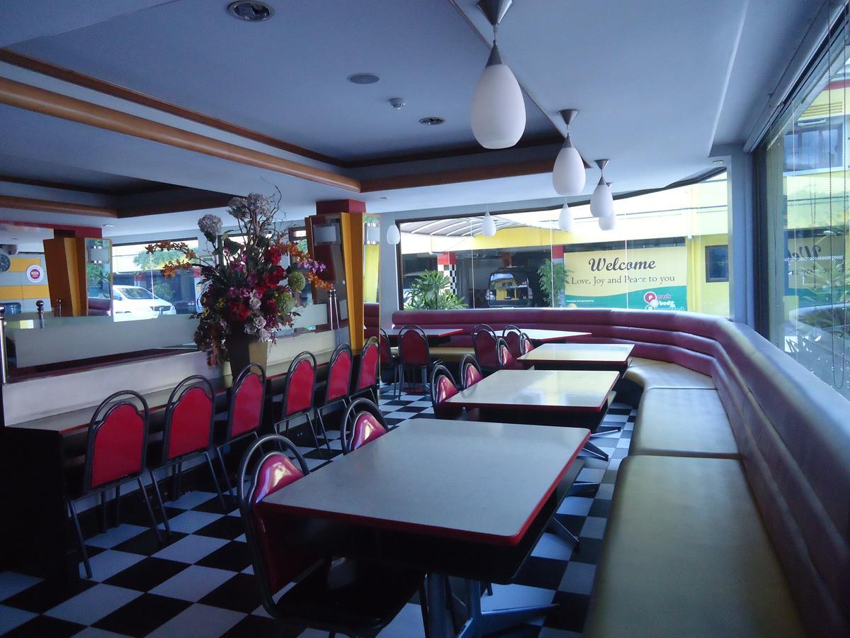 Park Bed And Breakfast Hotel Pasay Bagian luar foto