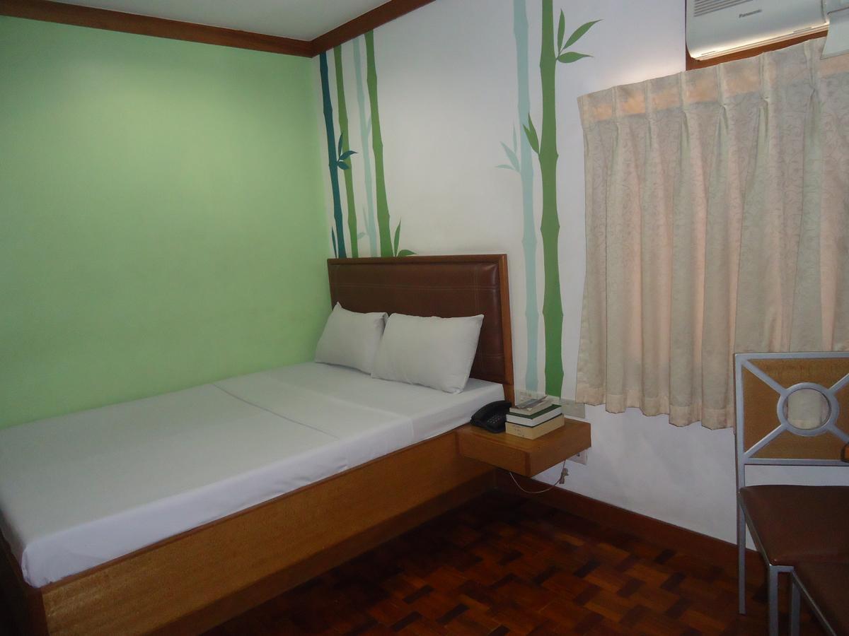 Park Bed And Breakfast Hotel Pasay Bagian luar foto