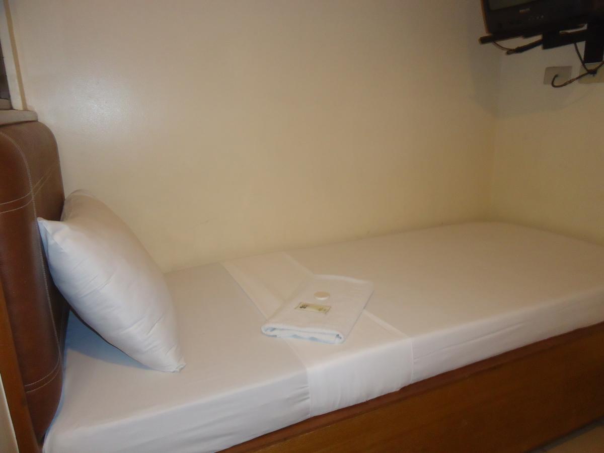 Park Bed And Breakfast Hotel Pasay Bagian luar foto